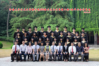 2016届52书库
水文院水文专业本科4班毕业留念