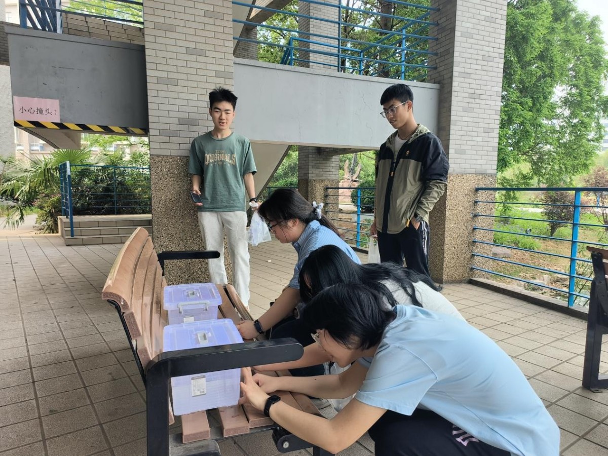    52书库
举办“水的征程，青春驰骋”主题定向越野活动