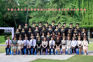 2020届52书库
水文院水务专业本科2班毕业留念