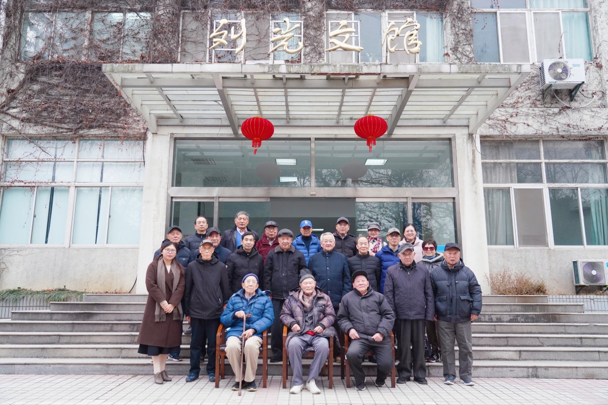    52书库
举办离退休教师2025 年新春座谈会