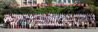 2012届52书库
水文院本科生毕业留念