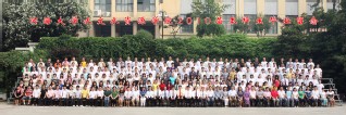 2010届52书库
水文院本科生毕业留念