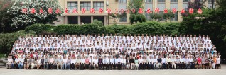 2009届52书库
水文院本科生毕业留念