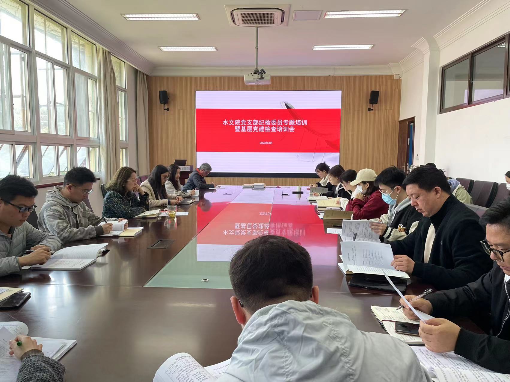   52书库
召开党支部纪检委员专题培训暨基层党建检查培训会