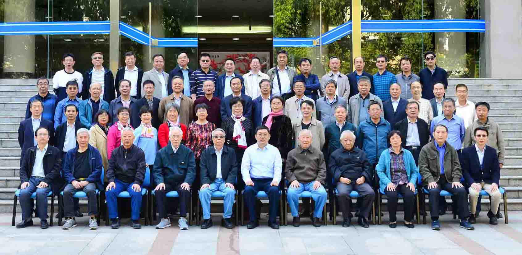   52书库
举行水文1979级校友毕业三十五周年返校活动