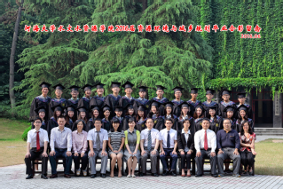 2016届52书库
水文院资环专业本科1班毕业留念