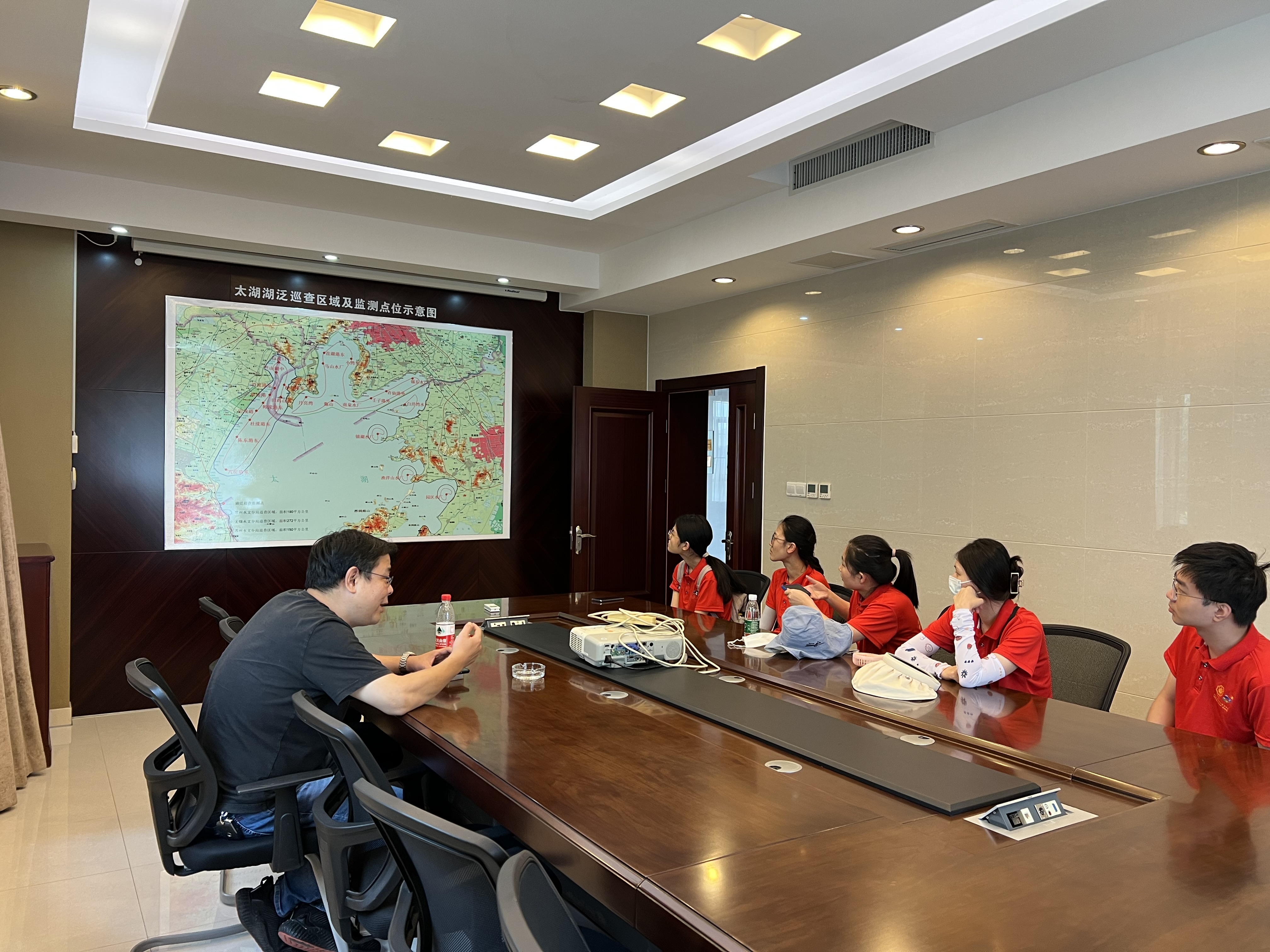    52书库
“若水计划”实习实践团赴江苏省水文局开展暑期实践