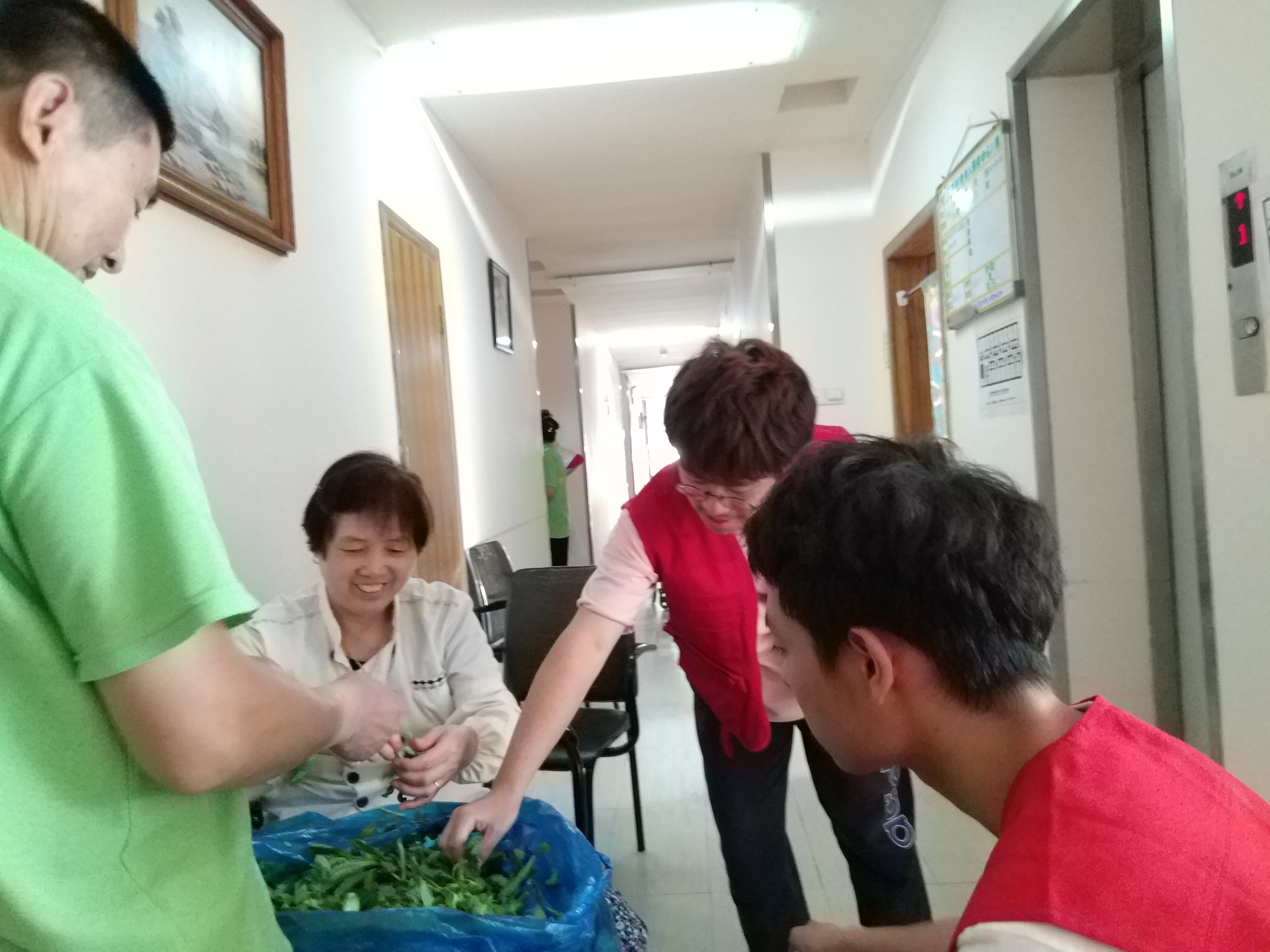    52书库
青年志愿者协会于银杏树老年服务中心志愿基地开展活动