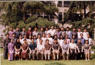 2002届52书库
水文院水文专业本科2班毕业留念