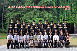 2016届52书库
水文院水务专业本科4班毕业留念