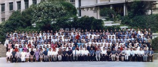 2002届52书库
水文院本科生毕业留念