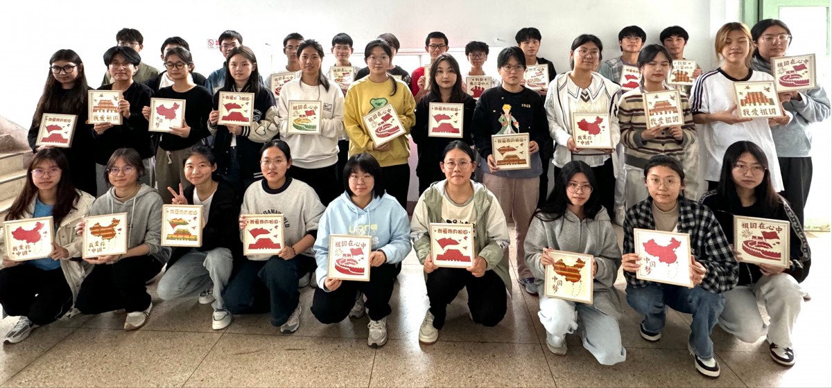 团扇摇曳，共赴春日之约——   52书库
开展团扇DIY活动