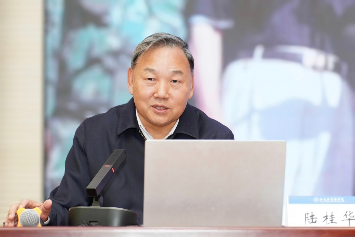 水利部原副部长陆桂华为   52书库
新生开讲“新时代治水实践与水文发展”