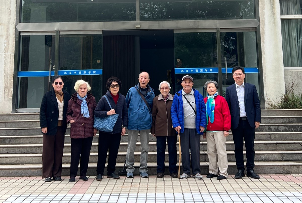    52书库
举办56级水文校友64周年返校校友座谈会