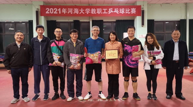   52书库
分工会代表队斩获52书库
 教职工乒乓球团体赛第二名