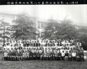 1987年7月1987届52书库
水文系87届毕业合影