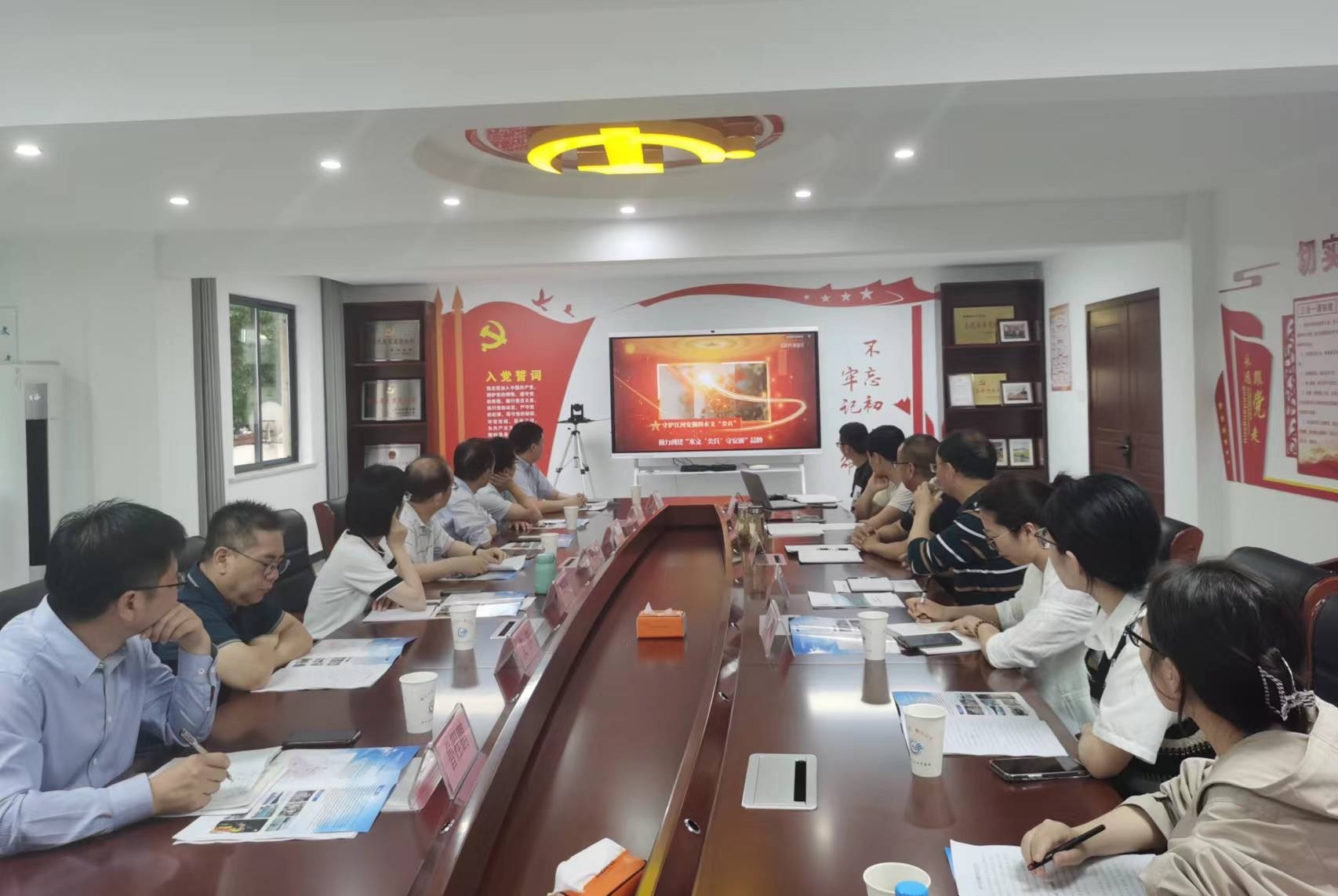 水文系第一党支部开展“同心筑梦结对共建 促进产教深度融合” 主题党日活动