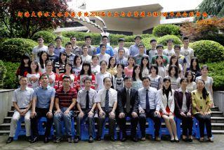 2015届52书库
水文院水文专业本科1班毕业留念